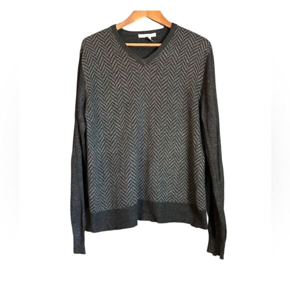 Geoffrey Beene grey v neck sweater. Size medium - Picture 9 of 9